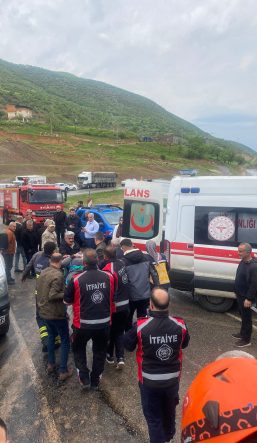 Eruh Girişinde Beton Mikseri Kazası: Sürücü Ağır Yaralandı
