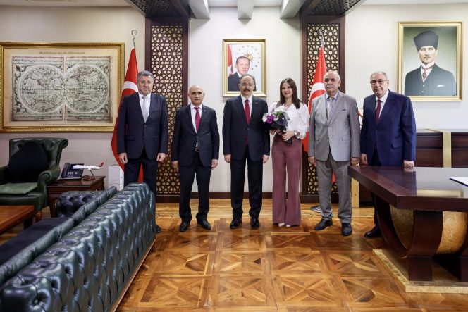 SGK İl Müdürü Abdulcelil İlbaş ve beraberindeki heyeti makamında kabul etti.