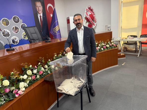 ESNAF VE SANATKARLAR YENİ BAŞKANLARINI SEÇTİLER YILMAZ DÖNEMİ BAŞLADI