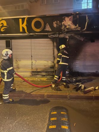 Siirtte Gece Yarısı Market Yangını: 1 Kişi Dumandan Etkilendi