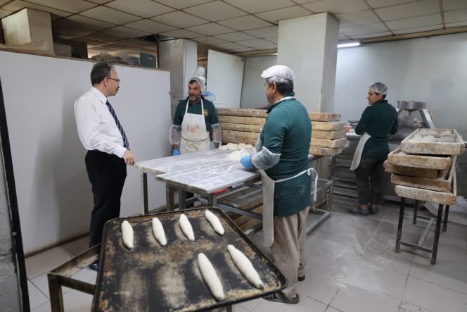 VALİ DR KIZILKAYA KANAATKAR ESNAFI TAKDİR ETMEK GEREKİR