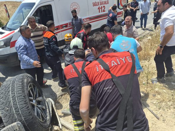Siirt-Şirvan Yolunda Pikap Takla Attı: Sıkışan Sürücü Araçtan Çıkarıldı