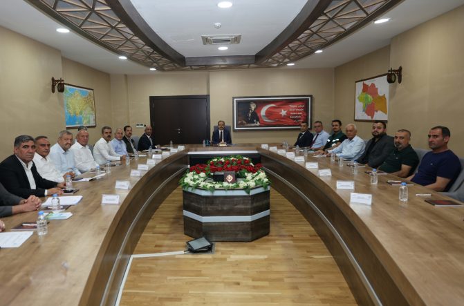 VALİ KIZILKAYA BAŞKANLIĞINDA TARIM SEKTÖRÜ İSTİŞARE VE DEĞERLENDİRME TOPLANTISI GERÇEKLEŞTİRİLDİ