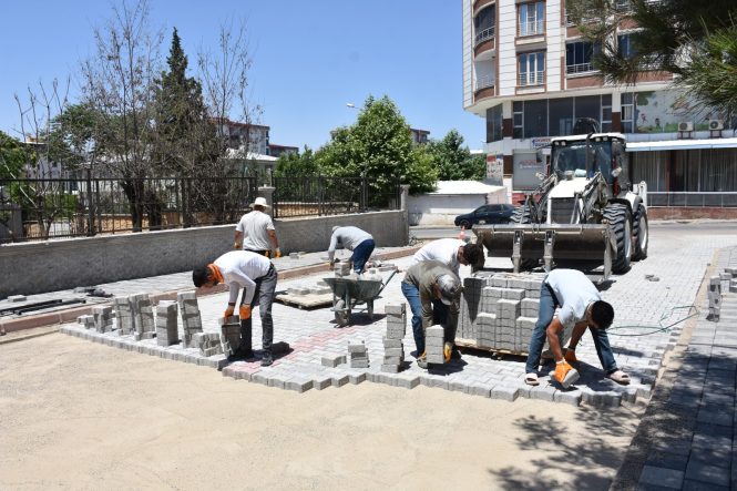 SİİRT BELEDİYESİ YOLLARI MODERNLEŞTİRME ÇALIŞMALARINI SÜRDÜRÜYOR