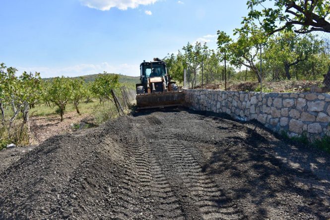 SİİRT’TE SIFIR ATIK HAREKETİNE KATKI: ESKİ ASFALT BAĞ YOLLARINDA DEĞERLENDİRİLİYOR