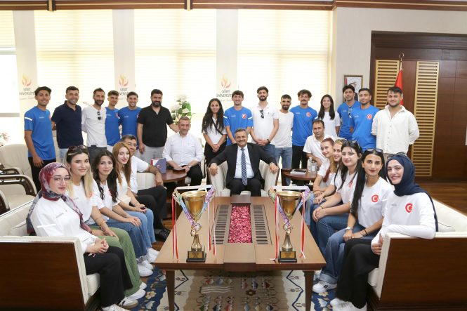 Rektörümüz Prof. Dr. Nihat Şındak, Türkiye Şampiyonu Halk Oyunları Ekiplerimizi Ağırladı