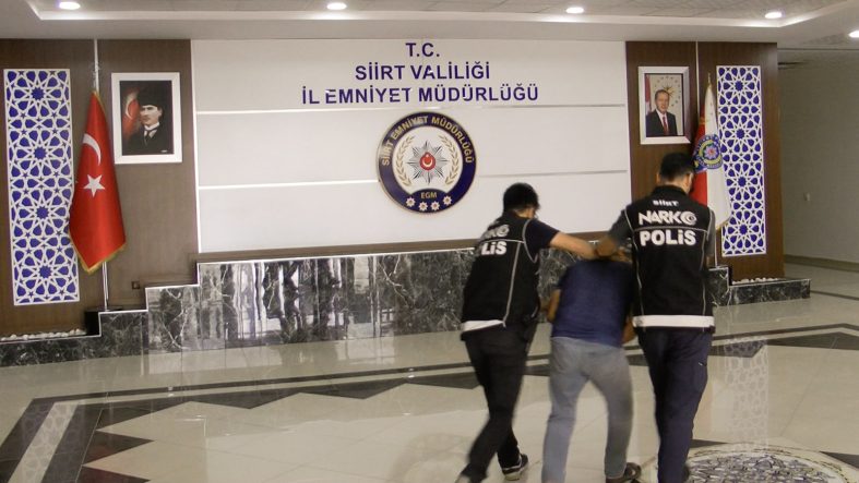 SİİRT’TE UYUŞTURUCU TACİRLERİNE BÜYÜK DARBE…!