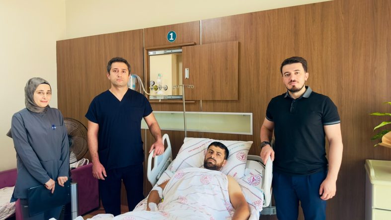 Siirt’te Bacağını Beton Mikserine Kaptıran 35 Yaşındaki Yavuz Uysal’ın Kopan Atardamarı Başarılı Ameliyatla Kurtarıldı