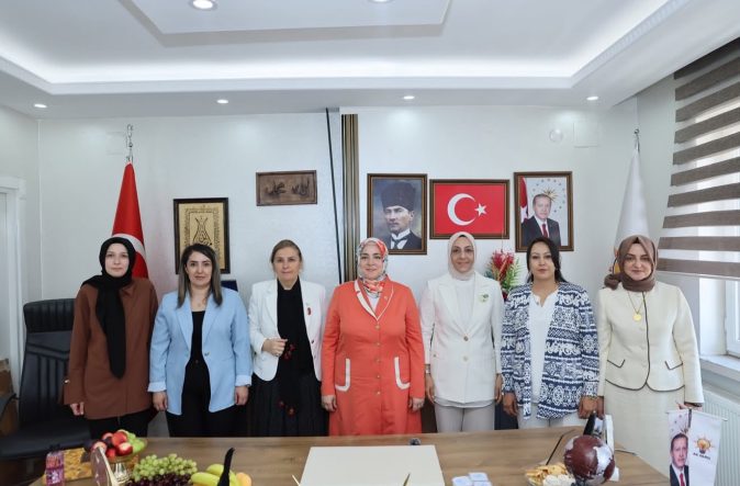 AK Parti Siirt İl Kadın Kolları Başkanı Av. Betül Tuğba Mavi, Genel Merkez Kadın Kolları Başkanı Tuğba Işık Ercan’ın Van Programına Katılım Sağladı