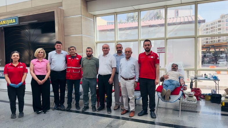 Siirt Eğitim ve Araştırma Hastanesi Personelinden Kızılay Kan Bağışı Kampanyasına Destek