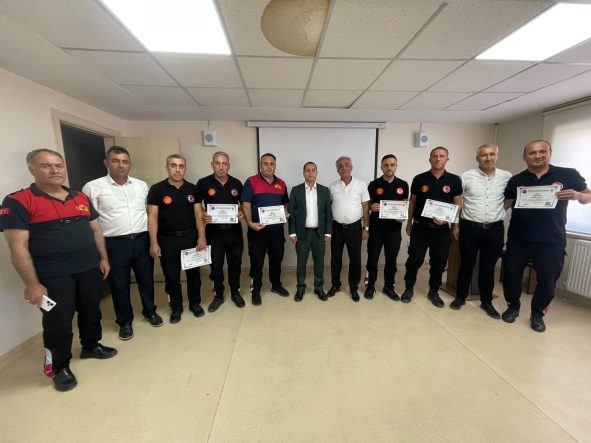 Siirt’te Su Altı Kurtarma Ekibi Profesyonel Oldu: Belgeleri Vali Yardımcısı Birkan Tatlısöz Verdi