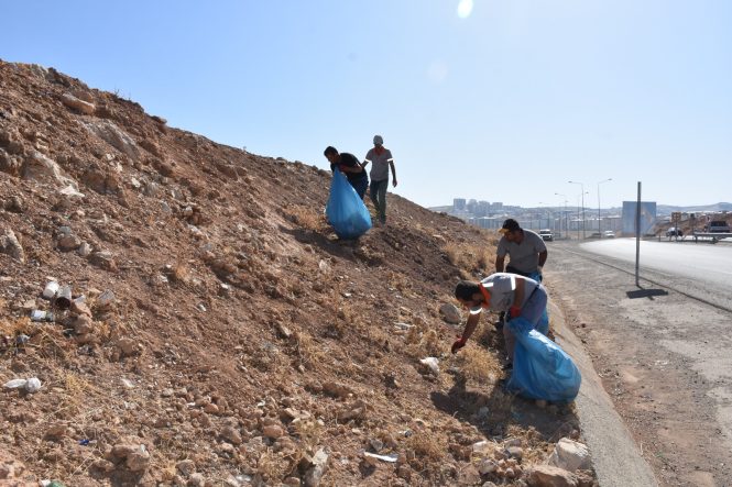 SİİRT BELEDİYESİ ÇEVRE YOLUNDA KAPSAMLI TEMİZLİK ÇALIŞMASI YAPTI