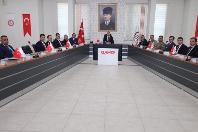 VALİ KIZILKAYA BAŞKANLIĞINDA KÖYDES YATIRIMLARI DEĞERLENDİRİLDİ.