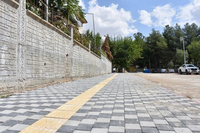 ABDULLAH KUZU CADDESİ YENİLENEN KALDIRIM VE PARKELERLE MODERNLEŞTİ….!