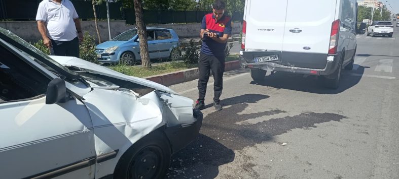 Siirt’te Valilik Işıklarında Kaza: Karı Koca Yaralandı
