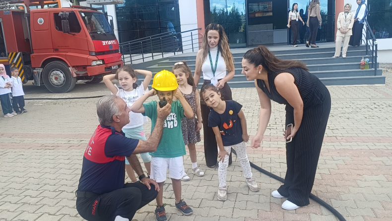 Siirt’te Yüzlerce Kişiye Yangın ve Acil Durum Eğitimi Veriliyor