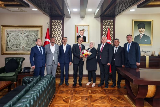 VALİ KIZILKAYA,”19 EKİM MUHTARLAR GÜNÜ”NÜ KUTLADI