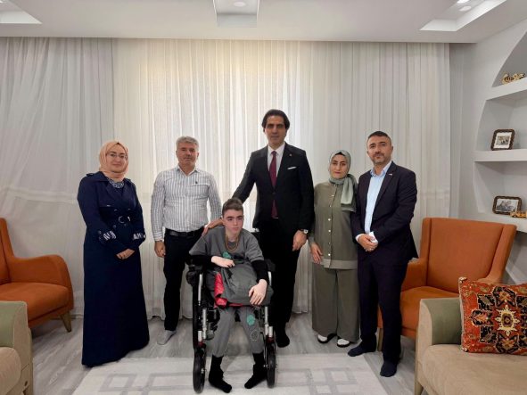 Siirt İl Milli Eğitim Müdürü İlhan Saz’dan Evde Eğitim Gören Öğrenciye Ziyaret