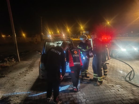 Siirt’te Kamyonetten Yoğun Duman Yükseldi: İtfaiye Ekipleri Müdahale Etti
