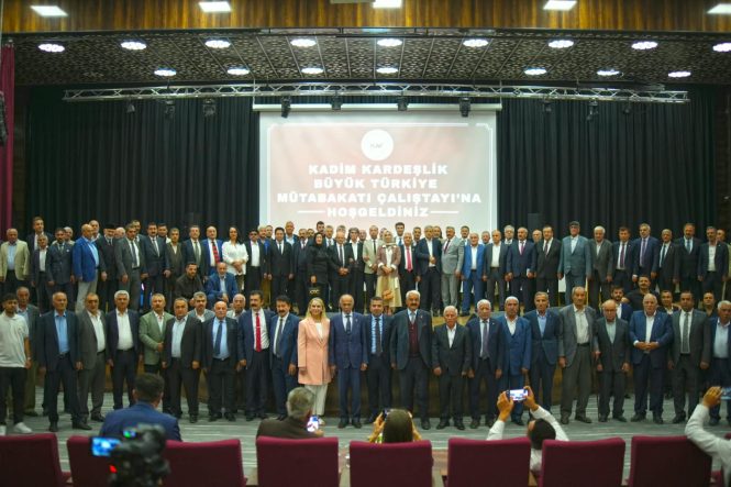 Kadim Aşiretler Federasyonu (KAF) Genel Merkezi tarafından Van Uygulama Oteli’nde “Kadim Kardeşlik, Milli İrade ve Terörsüz Türkiye” çalıştayı gerçekleştirildi
