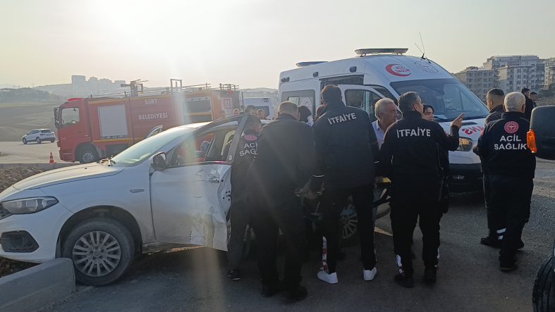 Siirt’te Otomobil ile Motosiklet Çarpıştı: 2 Yaralı