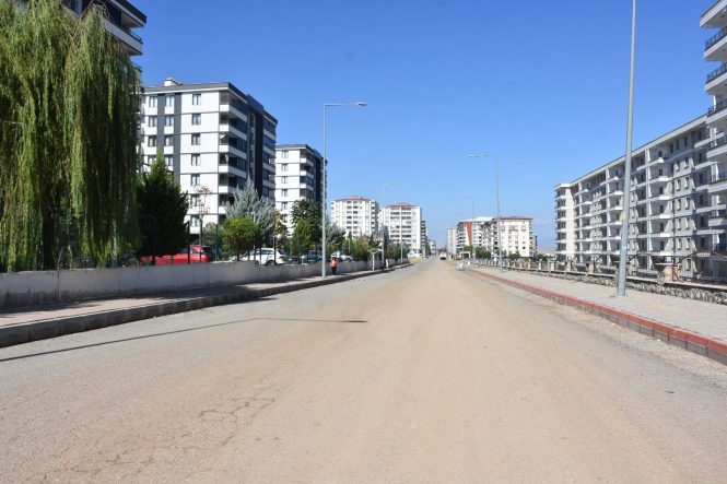 SİİRT’TE YAYA ULAŞIMINA NEFES ALDIRAN ÇALIŞMA: 830 METRE KALDIRIM VE 300 METRE BORDÜR ÇALIŞMASI TAMAMLANDI