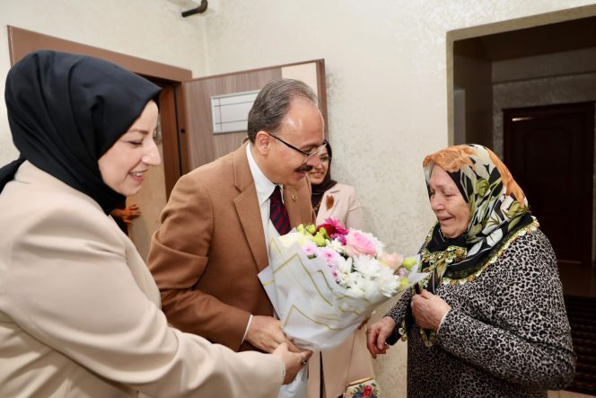 VALİ KIZILKAYA’DAN SİİRT MUTFAĞININ YAŞATILMASINA KATKI SUNAN SALİHA BAYRAM’A ZİYARET!