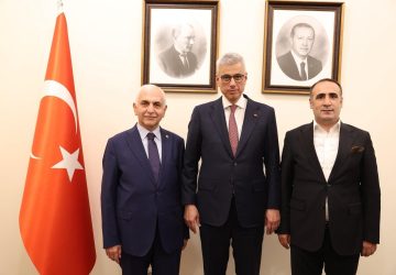AK Parti Siirt Milletvekili Mervan Gül, Sağlık Bakanı Prof. Dr. Kemal Memişoğlu’nu ziyaret ederek Siirt’teki sağlık yatırımları ve yapımı süren yeni hastane projesini görüştü.
