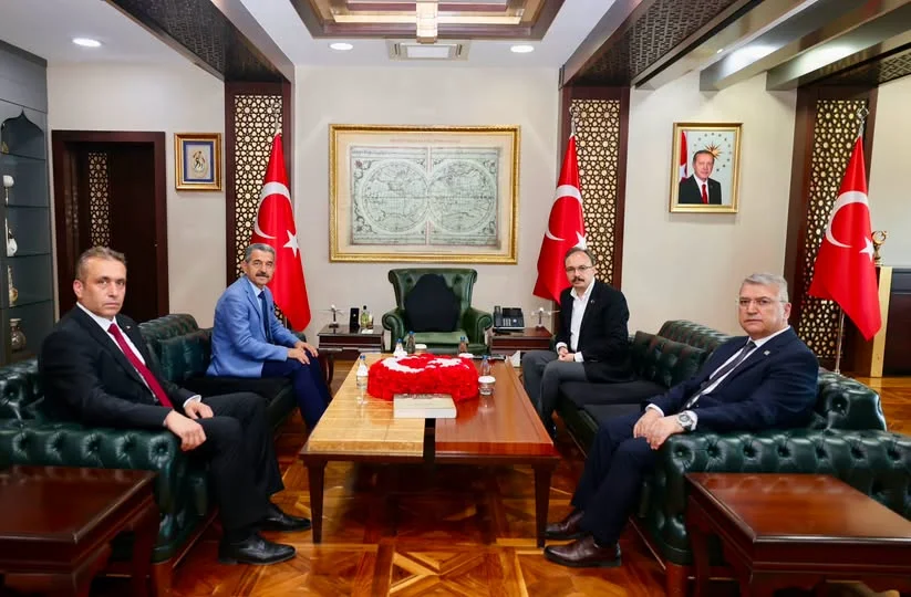 Şırnak Valisi Ekici ve Emniyet Müdürlerinden Vali Kızılkaya’na Taziye Ziyareti