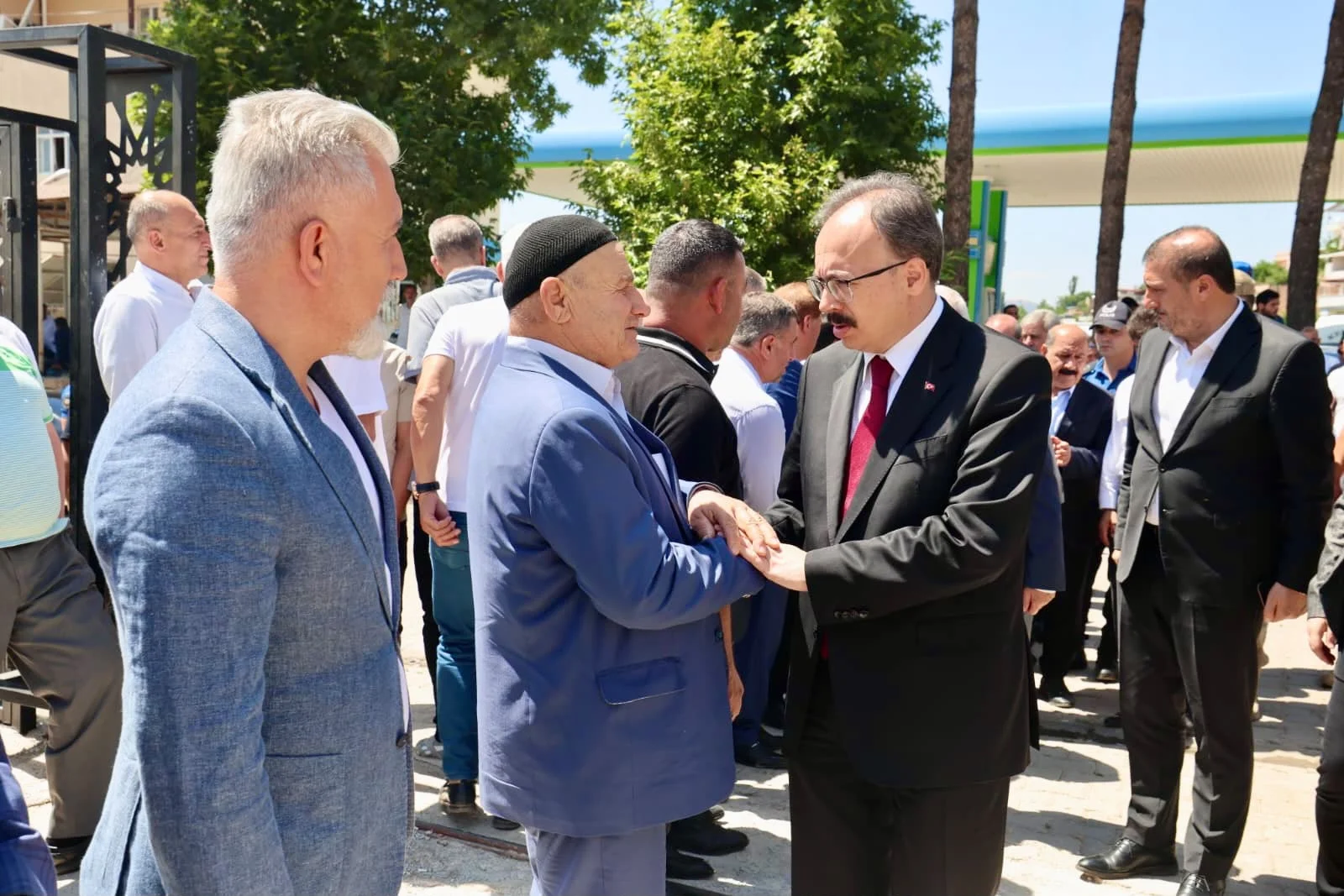 VALİ KIZILKAYA, ŞİRVAN’DA MERHUM BELEDİYE BAŞKANI NECAT CELLEK’İN AİLESİNE  TAZİYE ZİYARETİNDE BULUNDU.