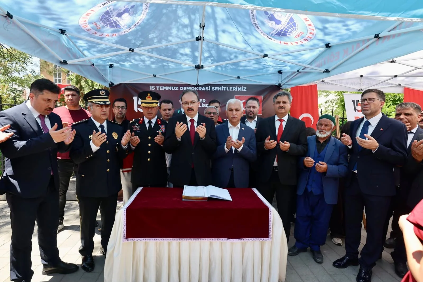 15 TEMMUZ DEMOKRASİ VE MİLLÎ BİRLİK GÜNÜ SERGİ VE DİJİTAL GÖSTERİ ALANI ZİYARETE AÇILDI
